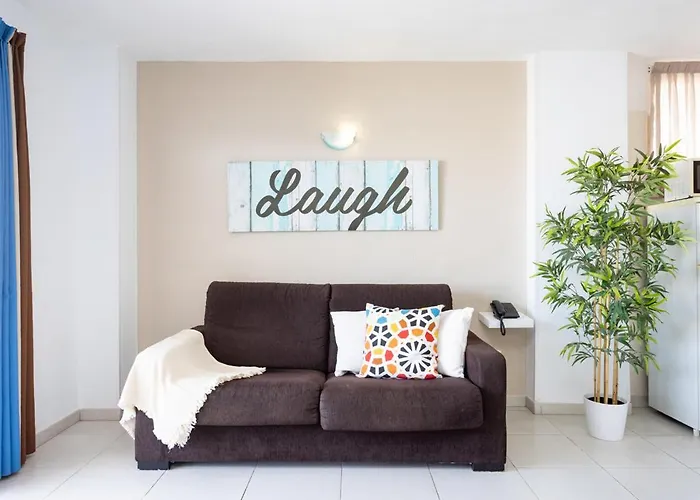 Comodoro- Ravel 3* לוס כריסטיאנוס